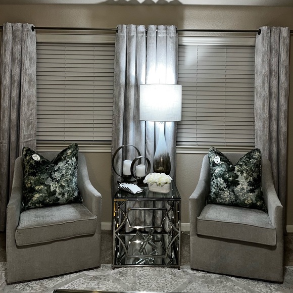 1-NWT CALLISTO HOME VELVET FLORAL DESIGN DECORATIVE PILLOW - Picture 10 of 13